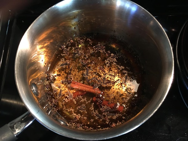 Ketchup av egne hender fra tomater: Steg-for-steg oppskrifter for høsting for vinteren
