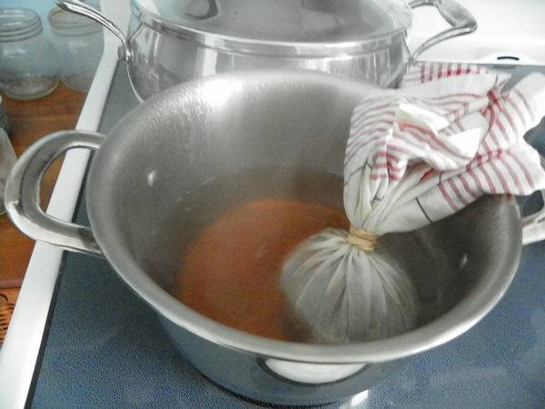 Ketchup av egne hender fra tomater: Steg-for-steg oppskrifter for høsting for vinteren