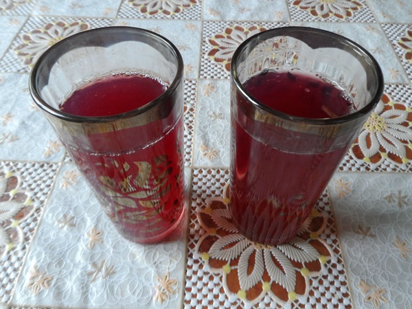 Delicious compote av bringebær for vinteren