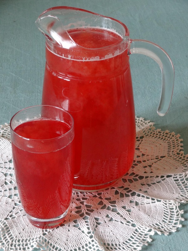 Delicious compote av bringebær for vinteren