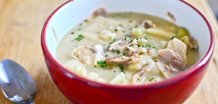 kyllingsuppe med dumplings - oppskrift med et bilde