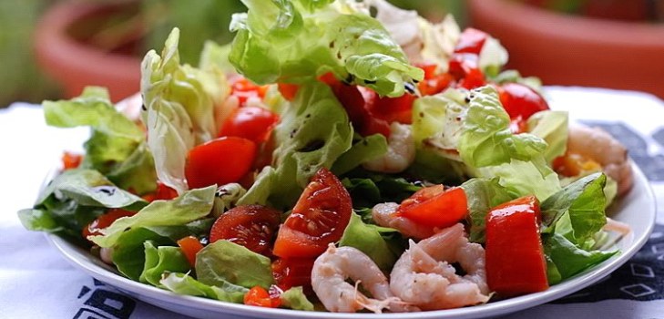 salat på en tallerken