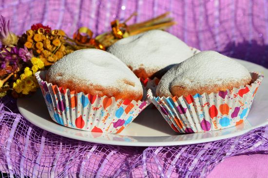 Muffins med pommes frites, enkel oppskrift. Klassiske muffins, trinnvis matlaging hjemme.