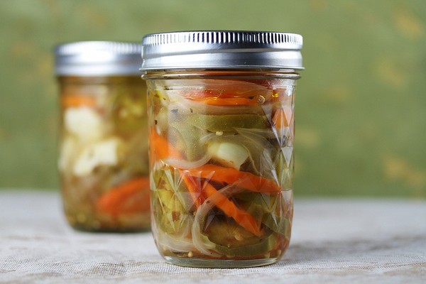 Gulrøtter for vinteren i bokser - på koreansk, lecho, salat, dressing - meget smakfulle oppskrifter med løk, rødbeter, pepper. Hvordan holde gulrøtter for vinteren hjemme
