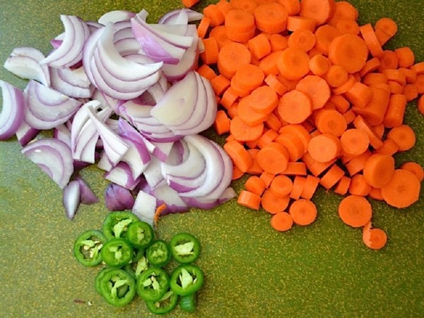Gulrøtter for vinteren i bokser - på koreansk, lecho, salat, dressing - meget smakfulle oppskrifter med løk, rødbeter, pepper. Hvordan holde gulrøtter for vinteren hjemme