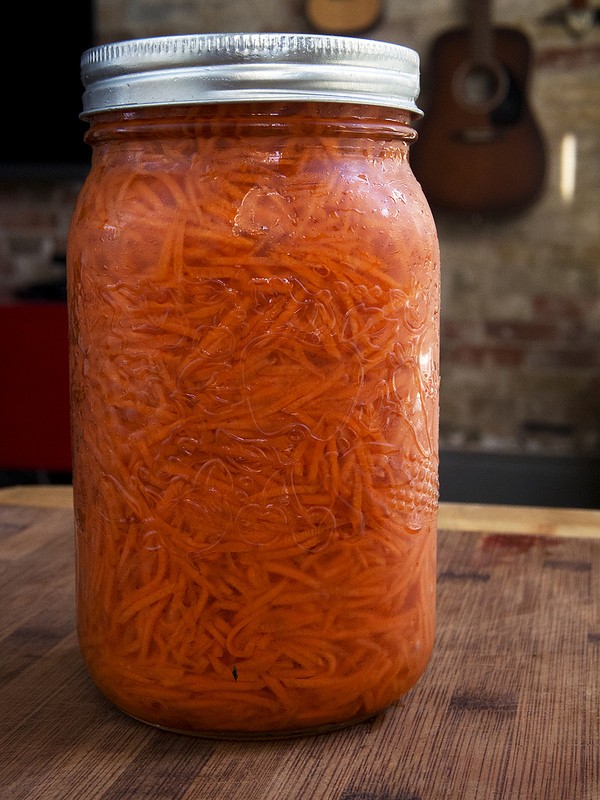 Gulrøtter for vinteren i bokser - på koreansk, lecho, salat, dressing - meget smakfulle oppskrifter med løk, rødbeter, pepper. Hvordan holde gulrøtter for vinteren hjemme