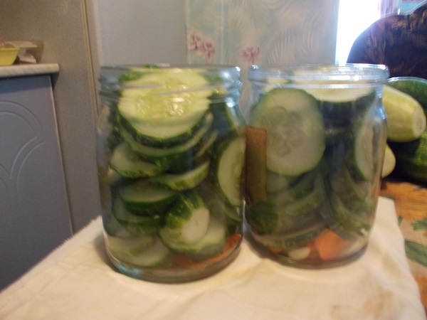 Velsmakende agurker med hvitløk til vinteren