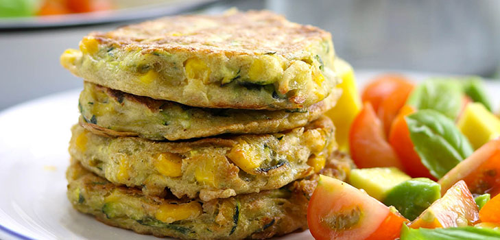 Delicious pannekaker fra courgetter på raske oppskrifter