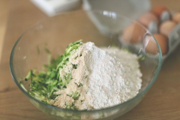 Delicious pannekaker fra courgetter på raske oppskrifter