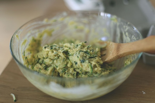 Delicious pannekaker fra courgetter på raske oppskrifter