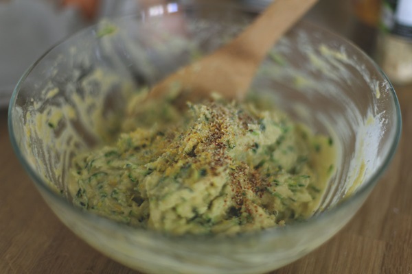 Delicious pannekaker fra courgetter på raske oppskrifter