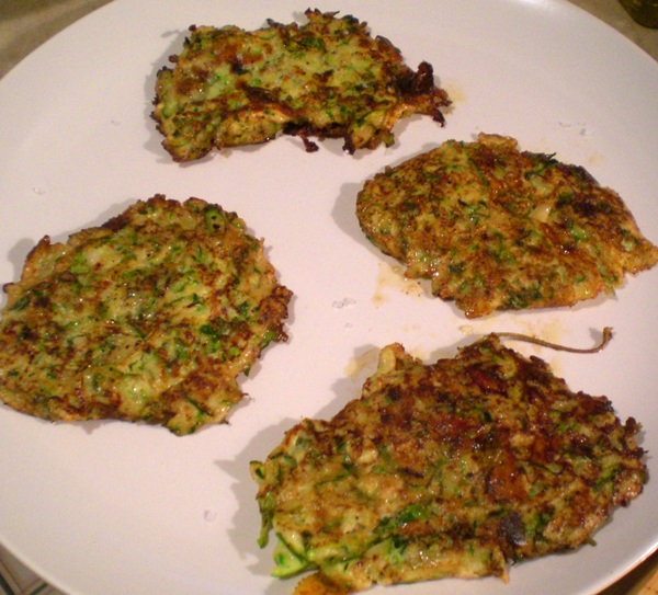 Delicious pannekaker fra courgetter på raske oppskrifter