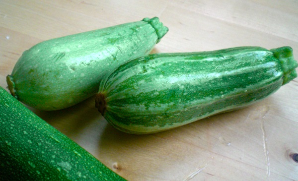 Delicious pannekaker fra courgetter på raske oppskrifter
