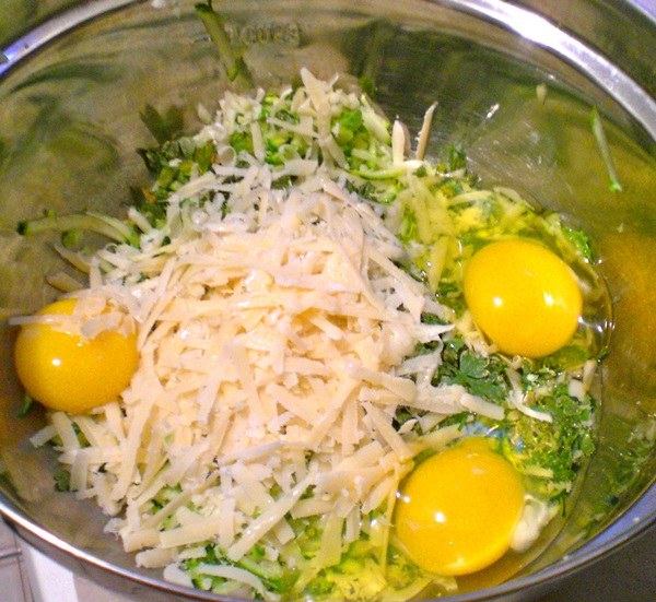 Delicious pannekaker fra courgetter på raske oppskrifter