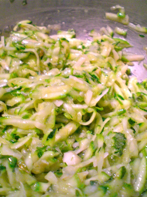Delicious pannekaker fra courgetter på raske oppskrifter