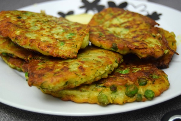Delicious pannekaker fra courgetter på raske oppskrifter