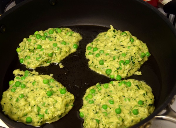Delicious pannekaker fra courgetter på raske oppskrifter