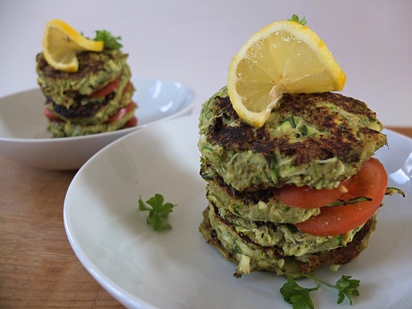 Delicious pannekaker fra courgetter på raske oppskrifter