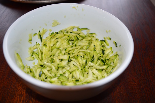 Delicious pannekaker fra courgetter på raske oppskrifter