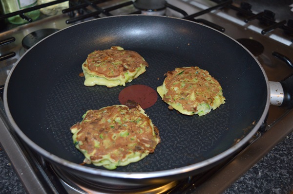 Delicious pannekaker fra courgetter på raske oppskrifter