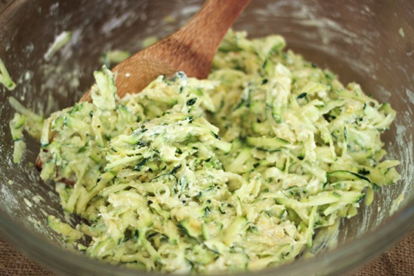 Delicious pannekaker fra courgetter på raske oppskrifter