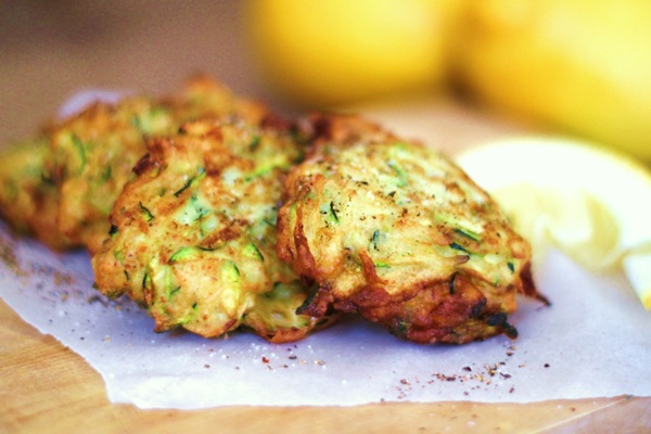 Delicious pannekaker fra courgetter på raske oppskrifter