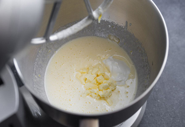 Ferieoppskrift: Ferskenkake med kremfylling