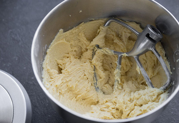 Ferieoppskrift: Ferskenkake med kremfylling