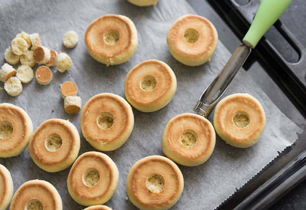 Ferieoppskrift: Ferskenkake med kremfylling