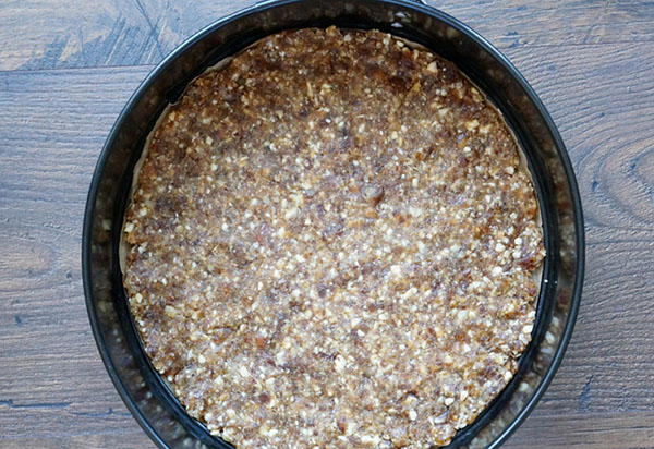 En enkel oppskrift: En lat valnøtt-honningkake uten baking
