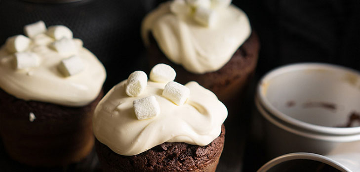 En enkel oppskrift: festlige sjokolade muffins med ganash