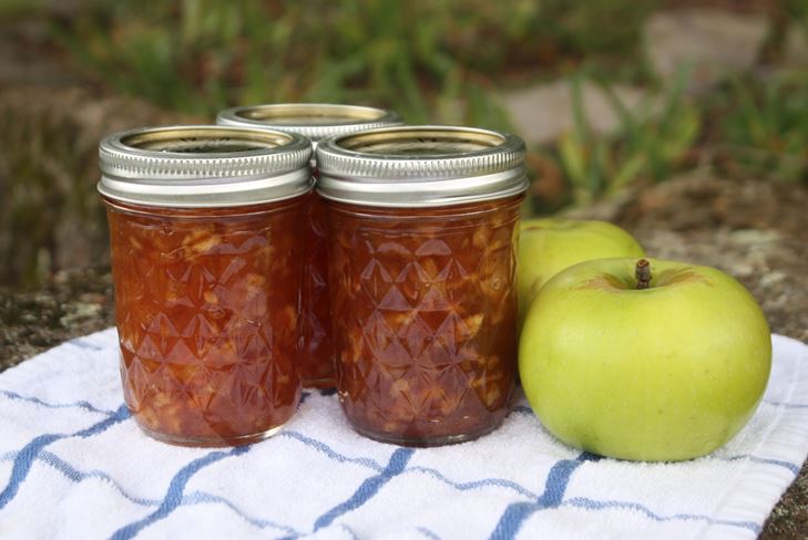 Jam fra epler i en multivark for vinteren: bildeoppskrift på eple syltetøy