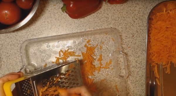 Salat med ris og grønnsaker til vinteren. Oppskrifter til salat til vinteren med ris og tomater, courgetter, gulrøtter
