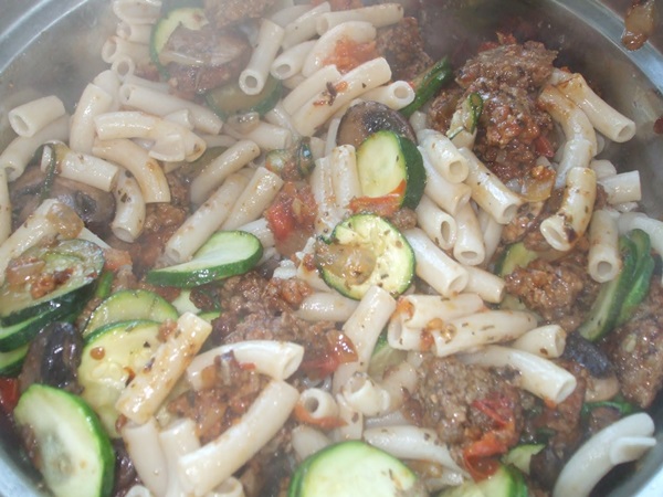 Stewed courgette - oppskrifter raskt og deilig med eggplanter, gulrøtter, løk, grønnsaker, poteter i ovnen og i stekepanne