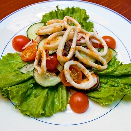 Lenten bord dekorasjon - blekksprut salat