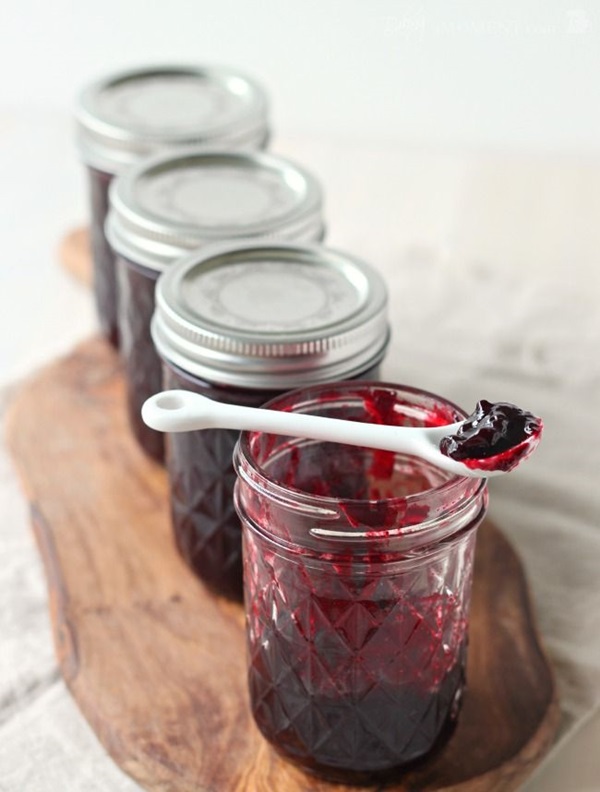 Jam av svart chokeberry