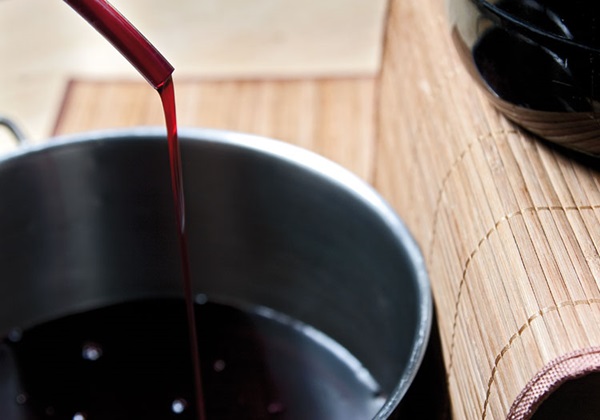 Hjemmelaget vin fra chokeberry