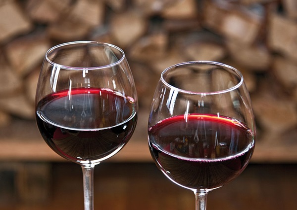 Hjemmelaget vin fra chokeberry