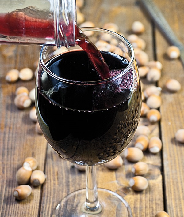 Hjemmelaget vin fra chokeberry