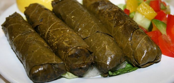 Hvordan å plukke vintreet blader for dolma