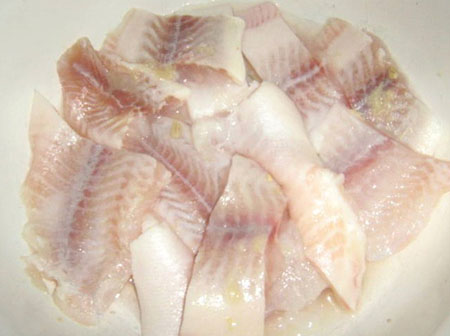 Bakt fisk i ovnen under østersausen