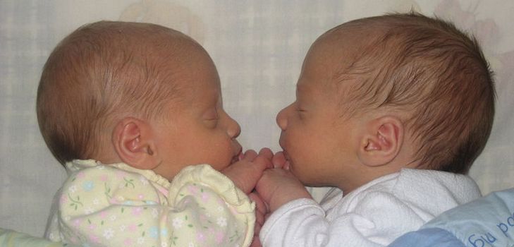 Hva er sannsynligheten for å bli gravid med tvillinger?